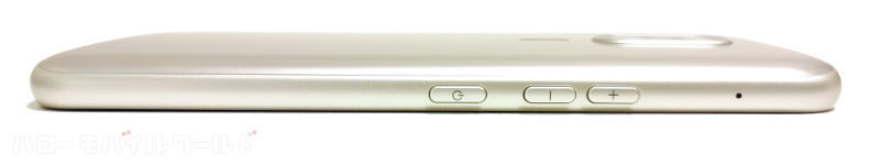 らくらくスマートフォン F-53E 本体側面 電源ボタン 音量ボタン