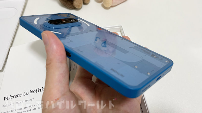 Nothing Phone (3a) 背面は透明仕上げ