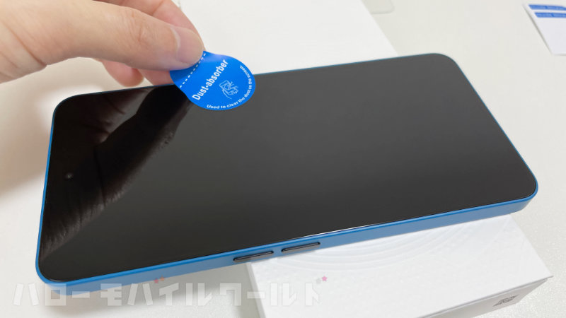 Nothing Phone (3a) ガラスフィルム 埃除去シールで誇りを取る