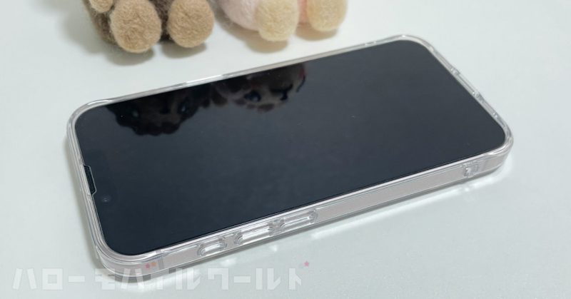 iPhone 17e に iPhone 14 用ガラスケースを装着