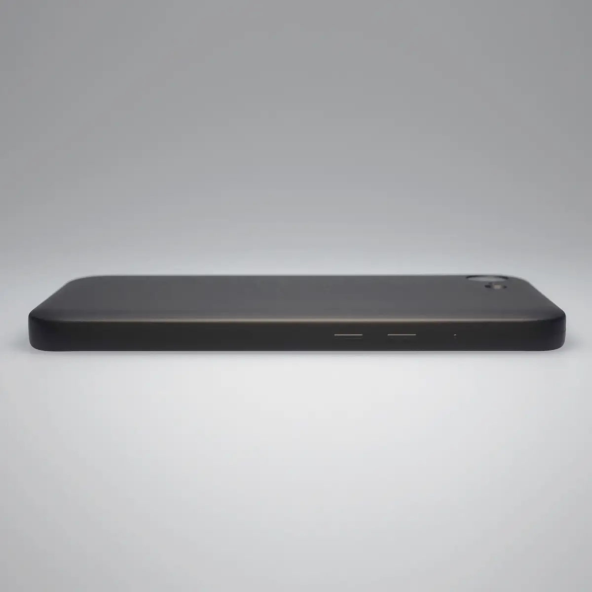 MYNUS iPhone 17e CASE すっきりとした側面デザイン