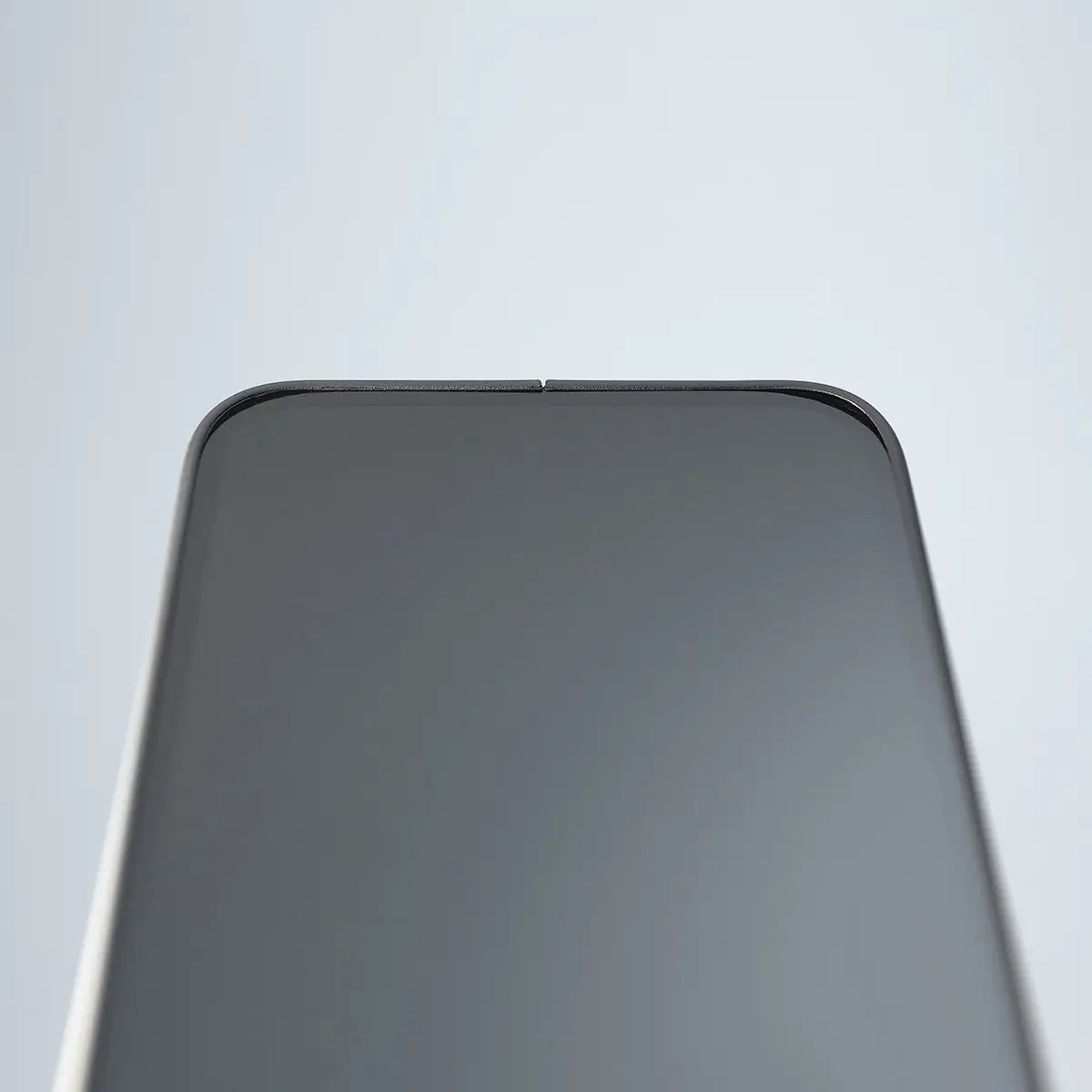 MYNUS iPhone 17e CASE 快適なスワイプ・フリック操作